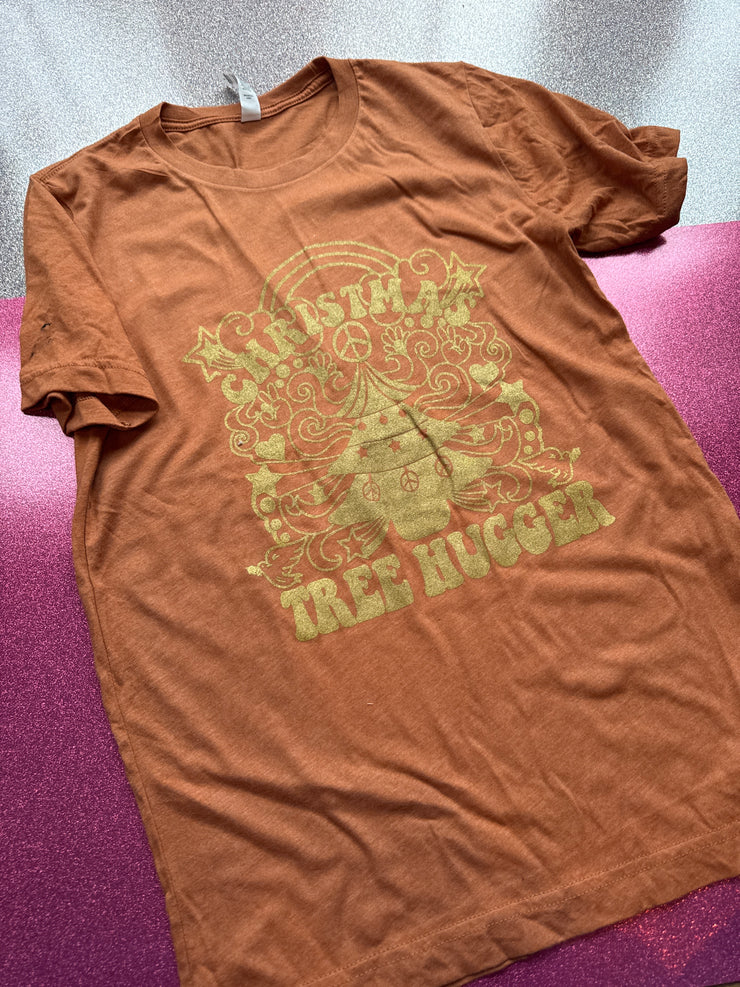 Small (8/10) Christmas tree farm tee (ink on arm)